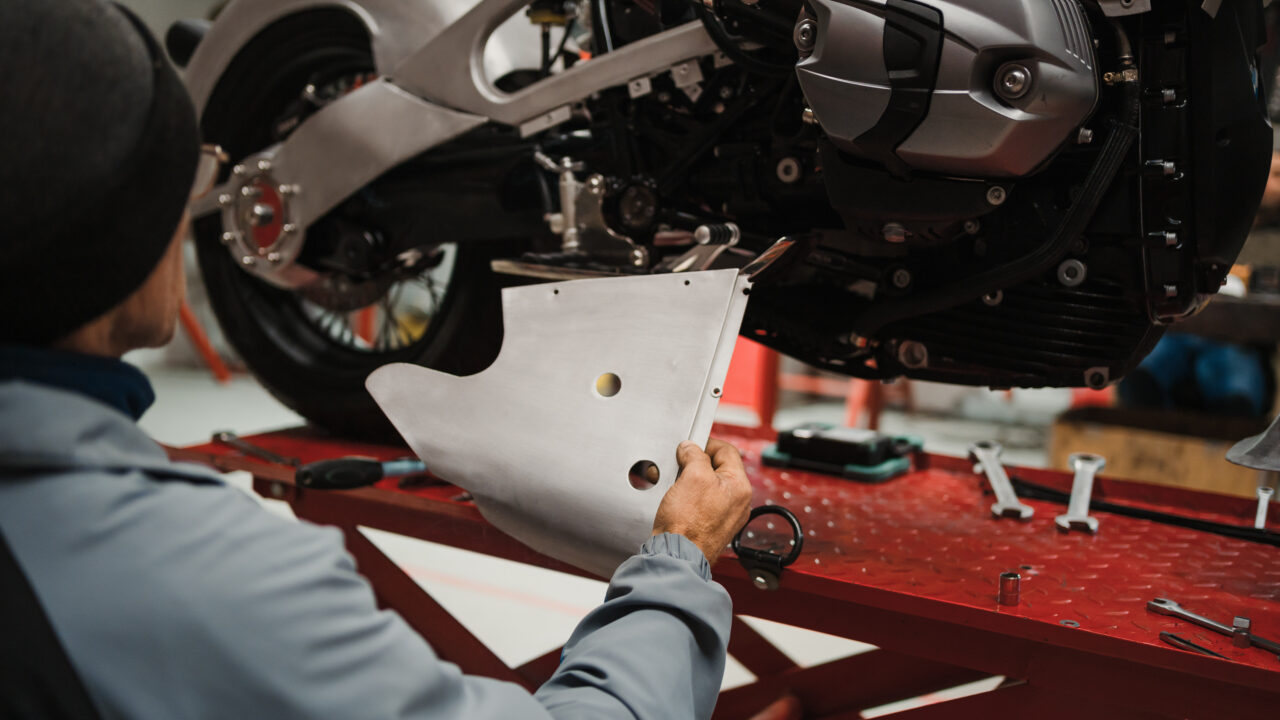 Remplacement des disques d embrayage d une moto de motocross