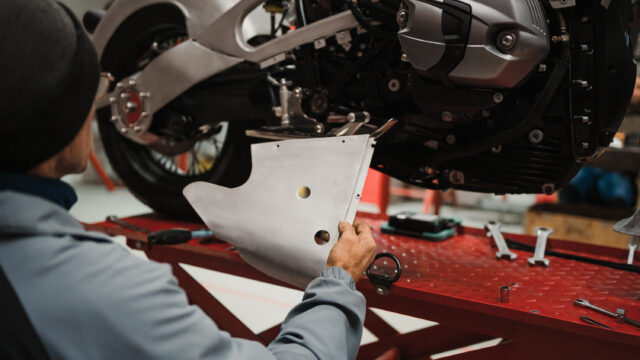 Remplacement des disques d embrayage d une moto de motocross